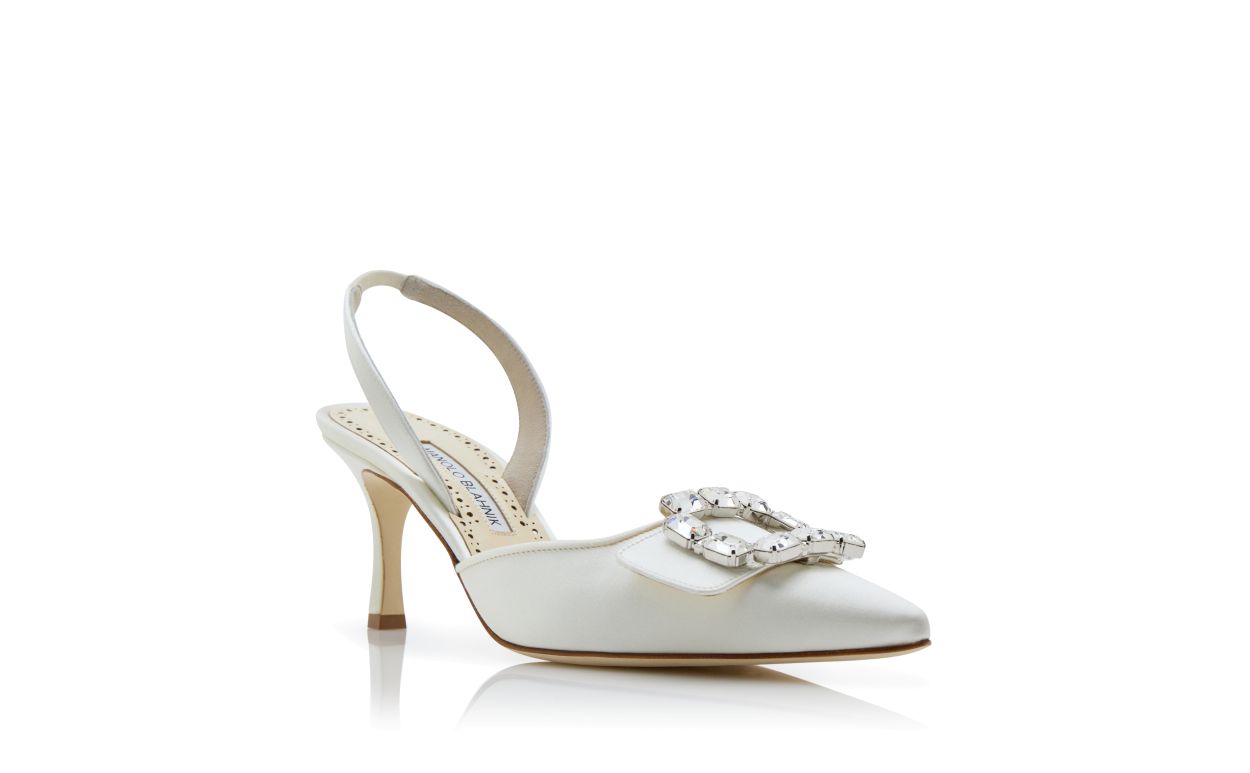 Escarpins à brides élastiques en satin crème avec boucle de cristal