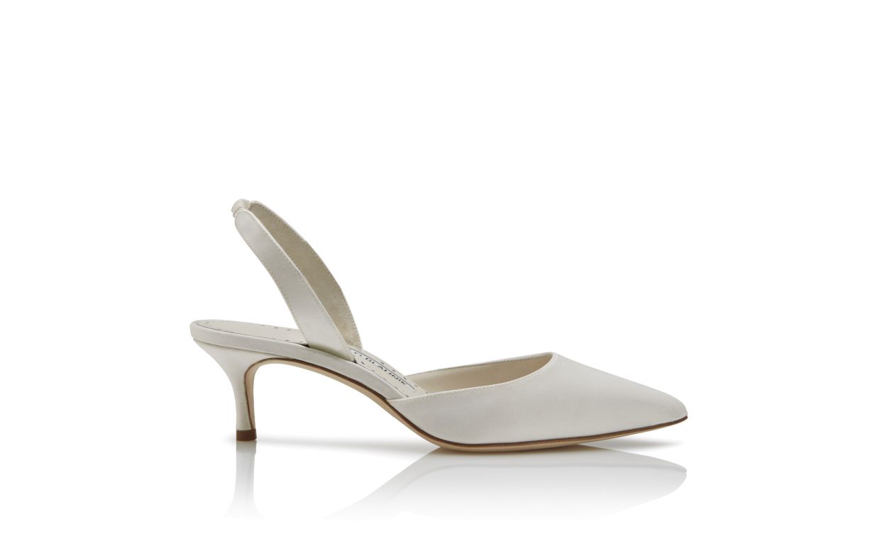 Escarpins en satin blanc à brides
