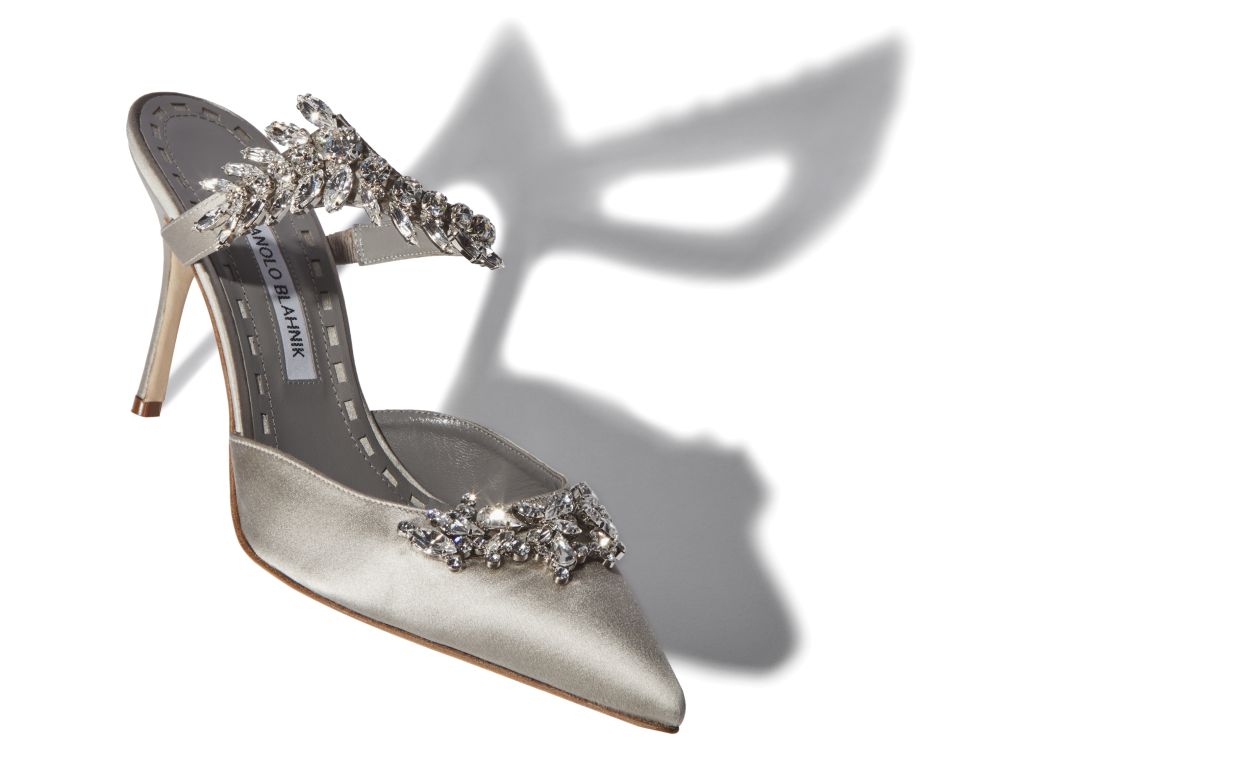 Mules en satin gris ornées de cristaux