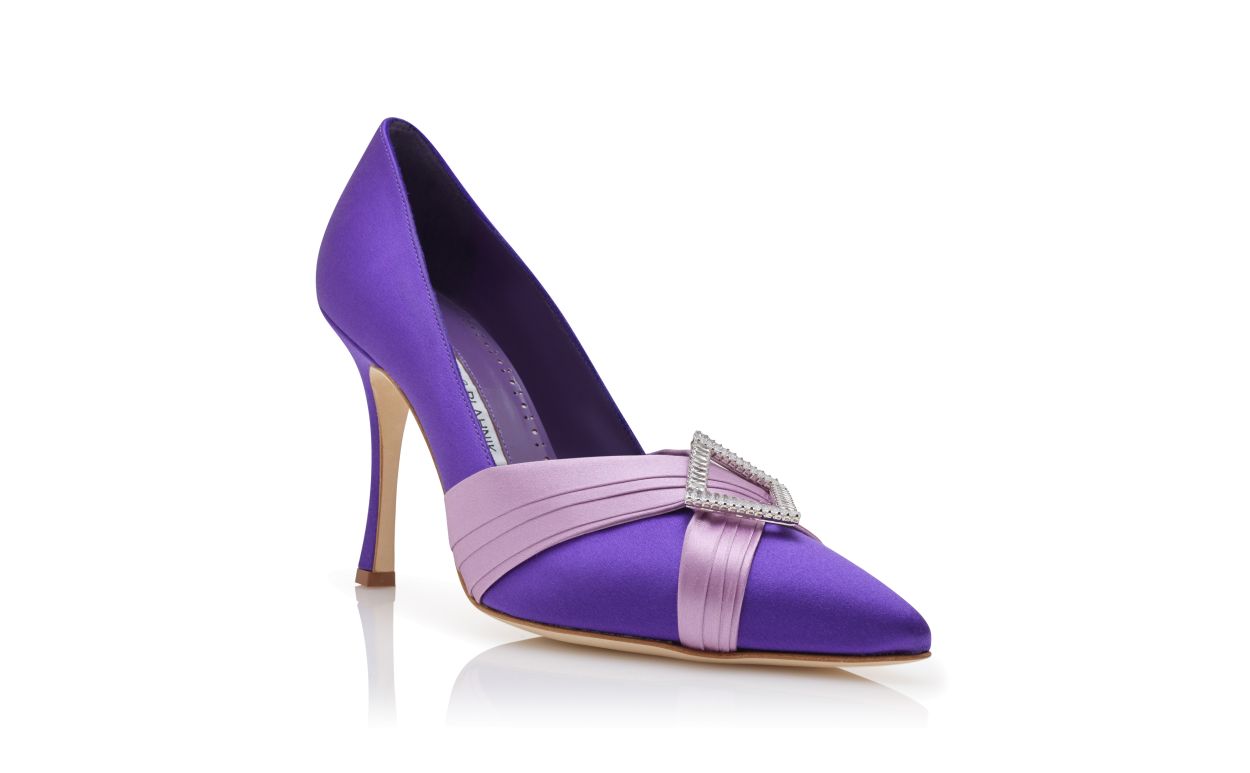 Pompes à talon aiguille en satin violet avec plis
