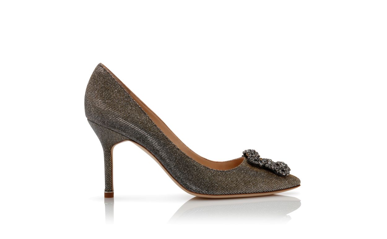 Chaussures à talon aiguille avec boucle bijou en tissu doré et argenté