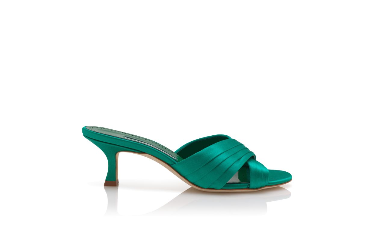 Mules en satin vert avec détails plissés