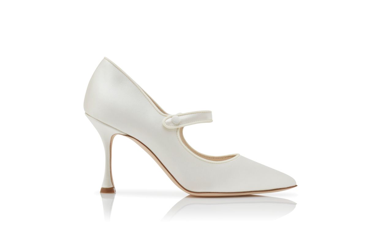 Escarpins en satin crème à bout pointu