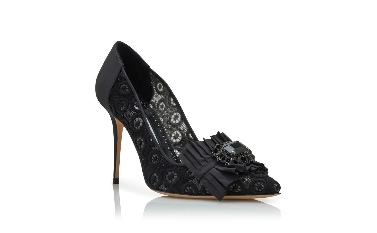 Pompes à lacet noir ornées de bijoux