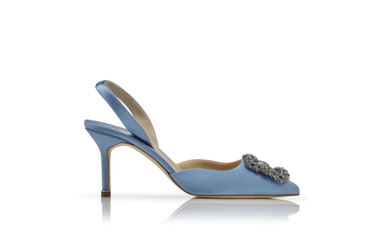 Escarpins à brides élastiques en satin bleu clair avec boucle bijou