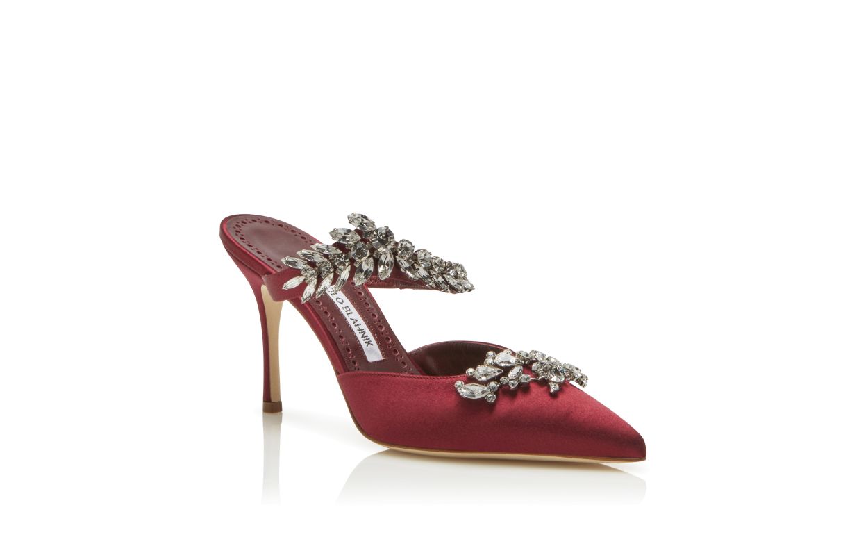Mules en satin bordeaux ornées de cristaux