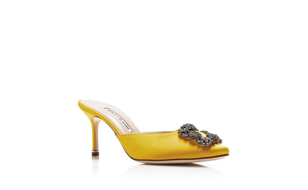 Mules à brides de bijoux en satin jaune