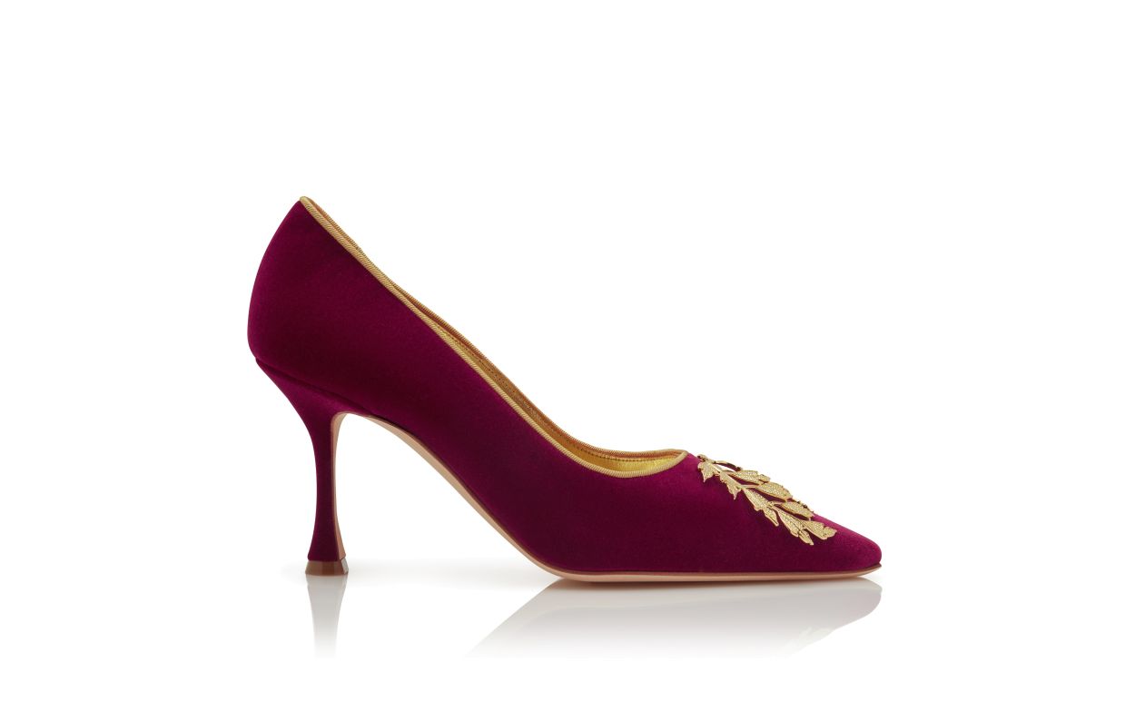 Escarpins en velours rouge foncé ornés