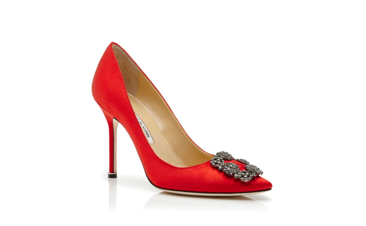Escarpins à boucle bijou en satin rouge