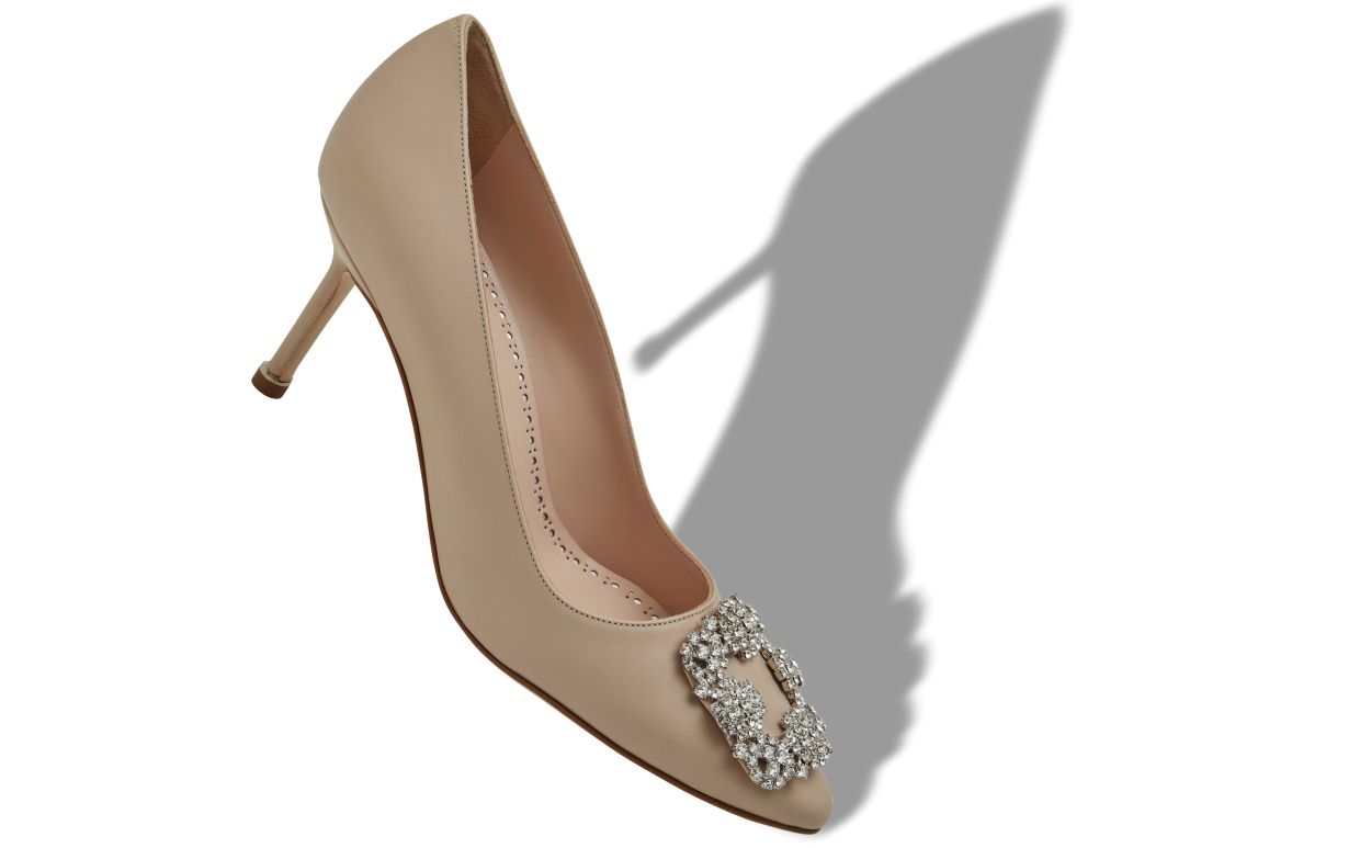Pompes en cuir de veau beige clair avec boucle bijou