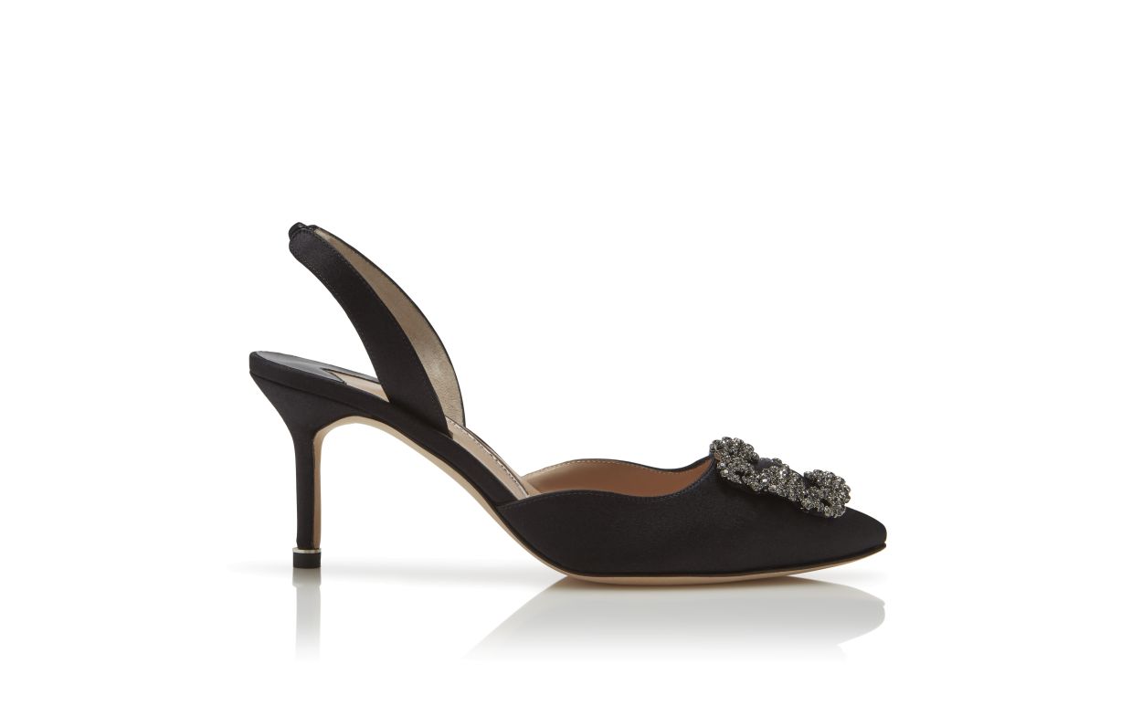 Pompes à talon aiguille en satin noir avec boucle bijou