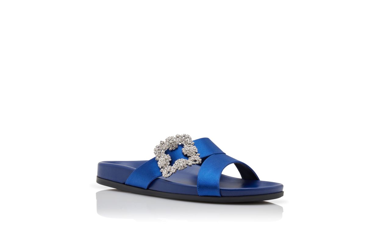Mules plates en satin bleu avec boucle bijou