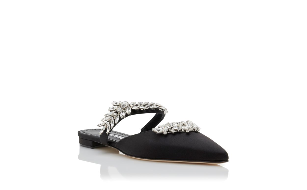 Mules plates en satin noir ornées de cristaux