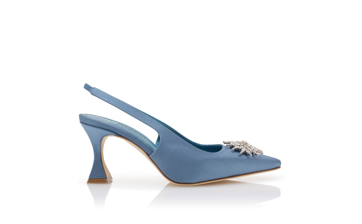 Escarpins à talon moyen en satin bleu ornés de cristaux