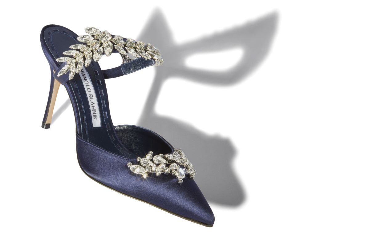 Mules en satin bleu marine ornés de cristaux