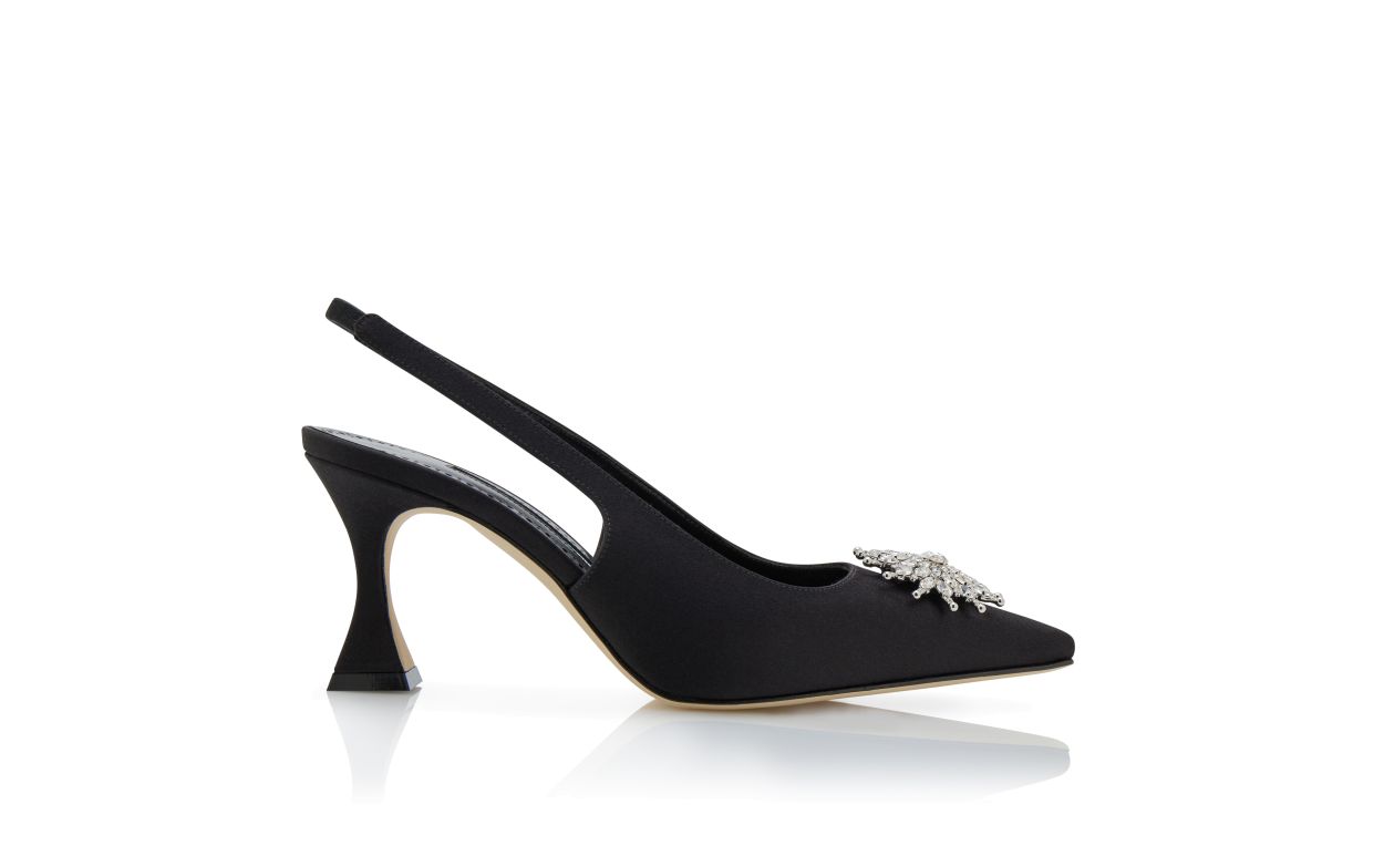 Escarpins à talon moyen en satin noir ornés de cristaux