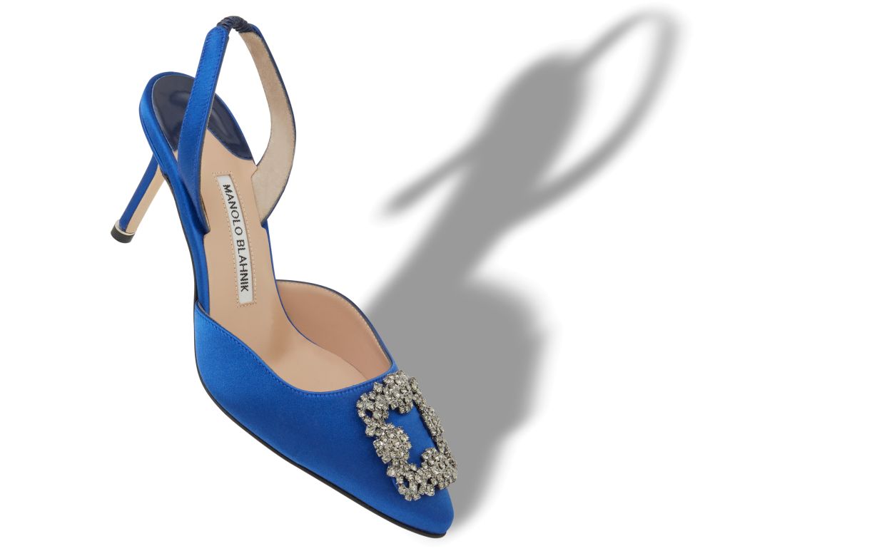 Escarpins à brides élastiques en satin bleu avec boucle bijou