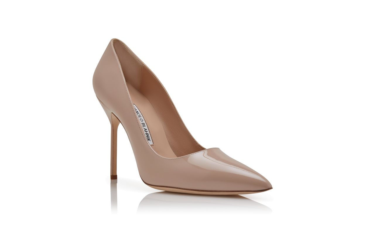 Escarpins à bout pointu en cuir verni beige
