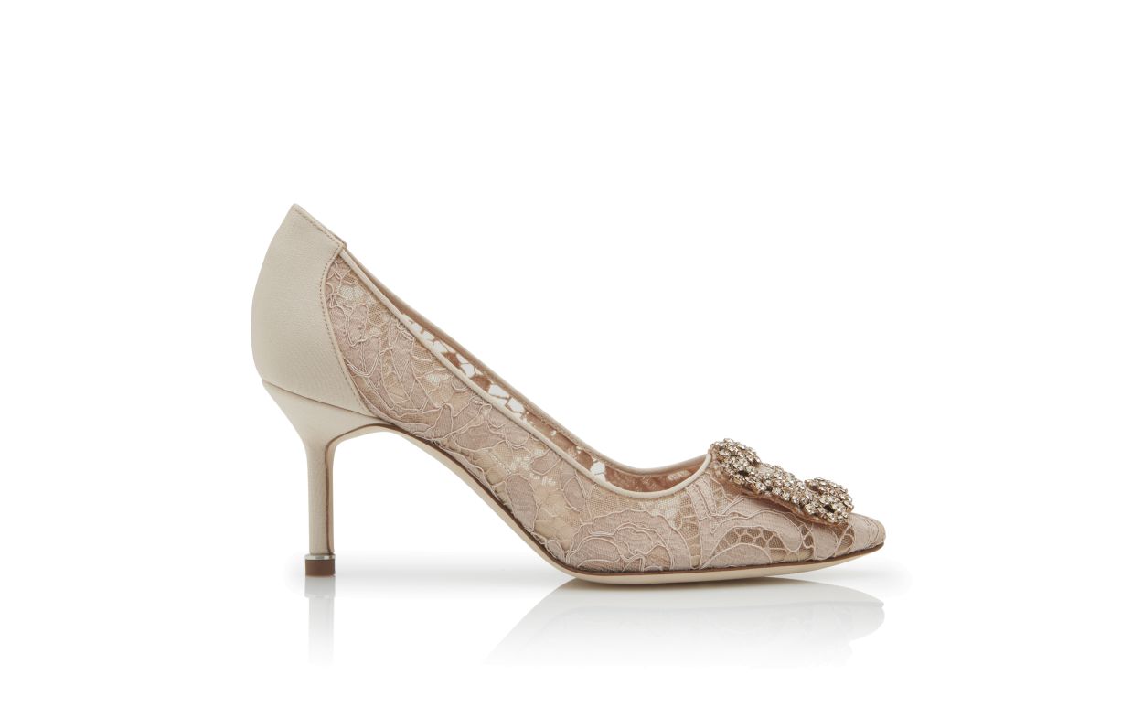 Escarpins à brides en dentelle beige avec boucle bijou