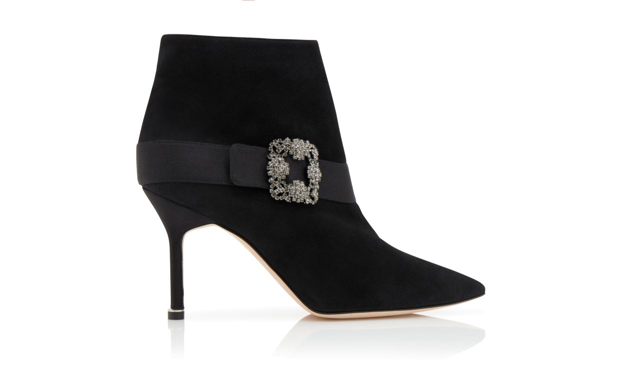 Bottines cheville à bout pointu en daim noir avec boucle décorative en bijou