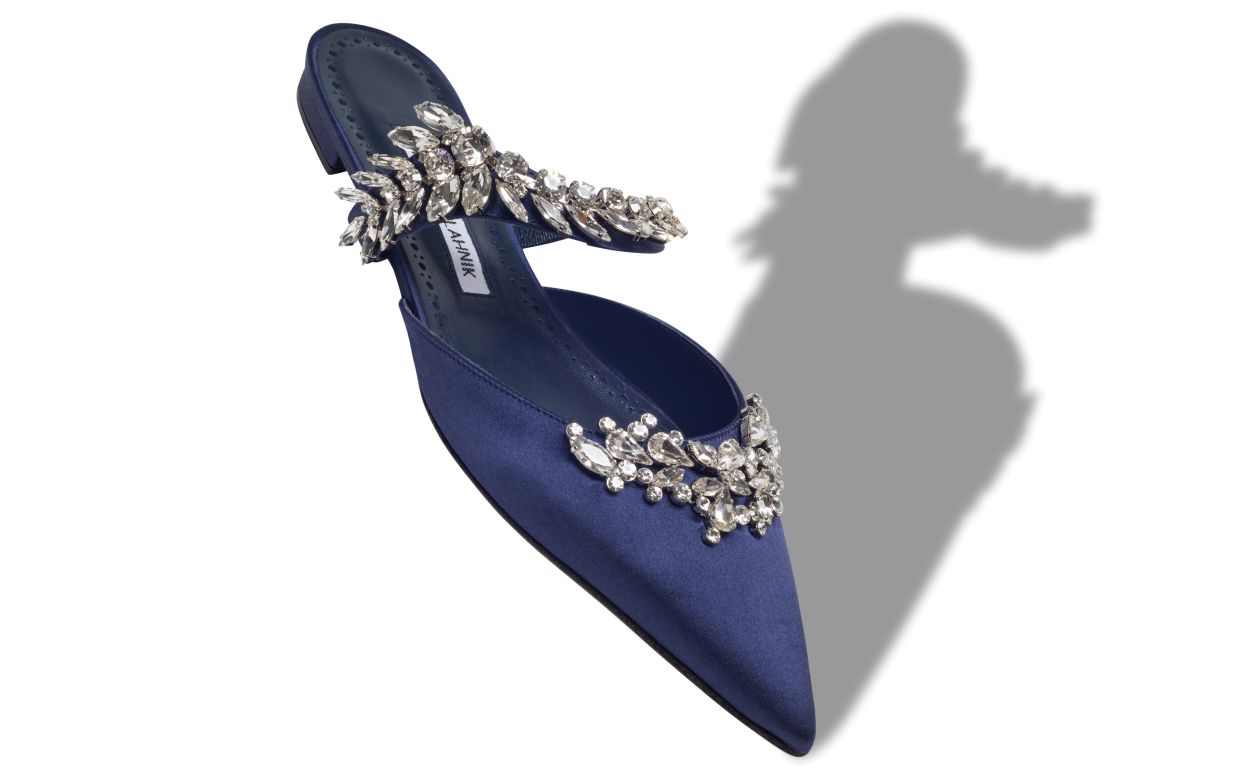 Mules plates en satin bleu marine ornées de cristaux