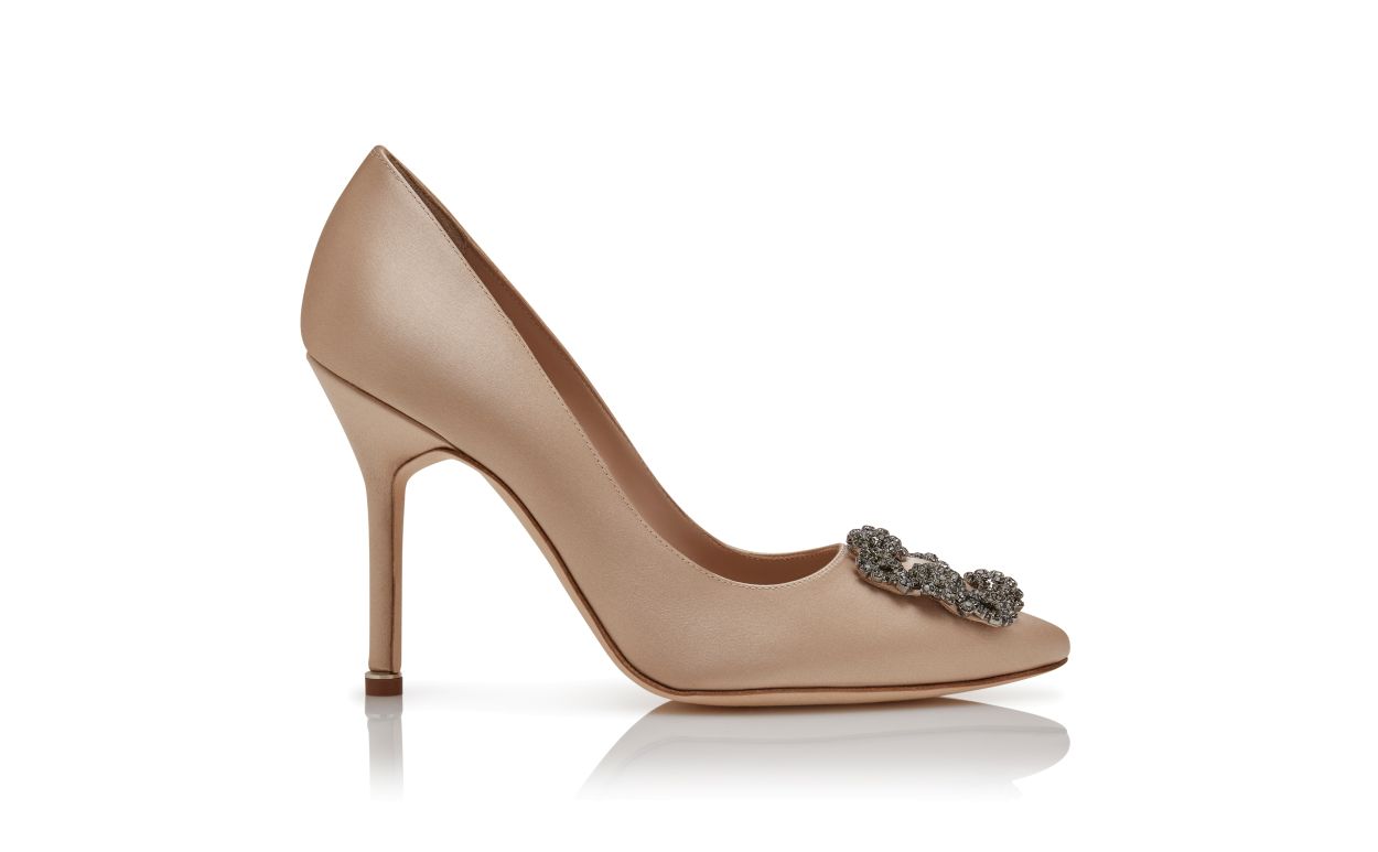 Chaussures à talon aiguille en satin champagne avec boucle bijou