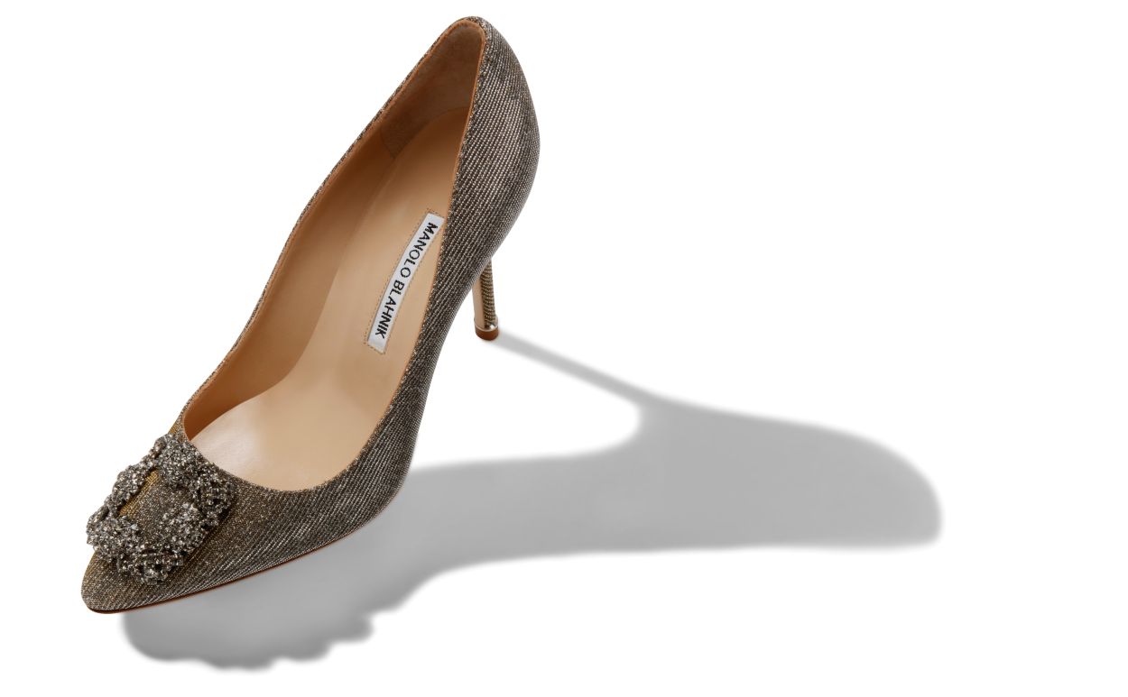 Chaussures à talon aiguille avec boucle bijou en tissu doré et argenté