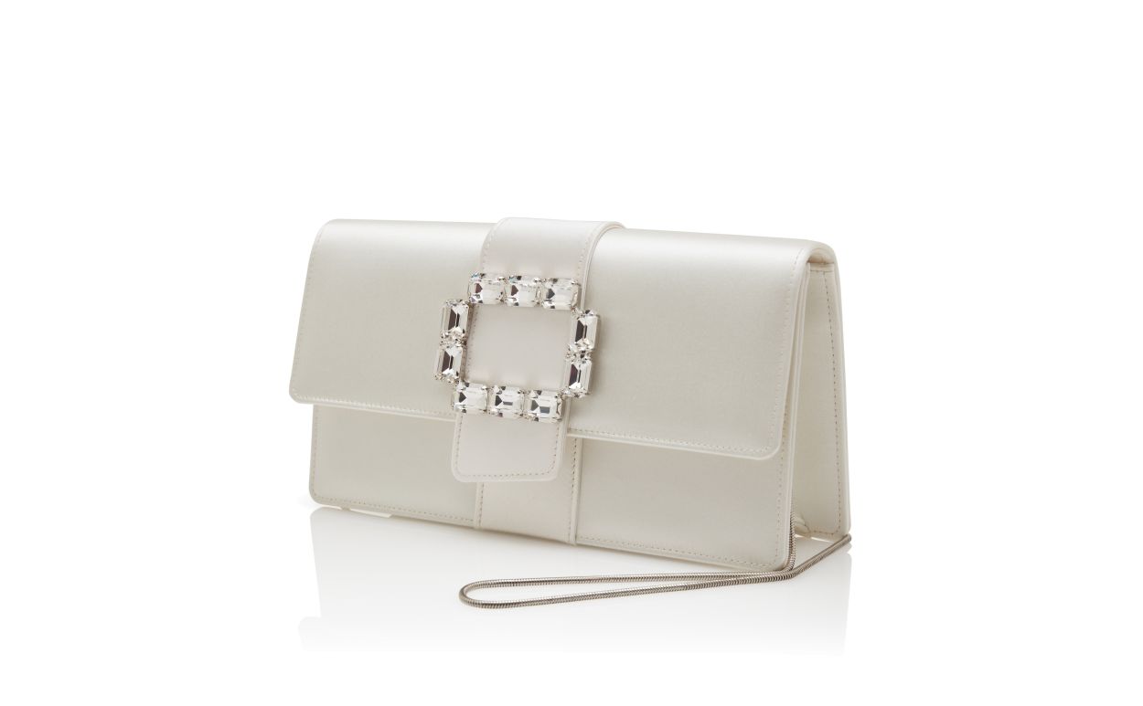 Portefeuille rectangulaire en satin crème avec boucle de cristal