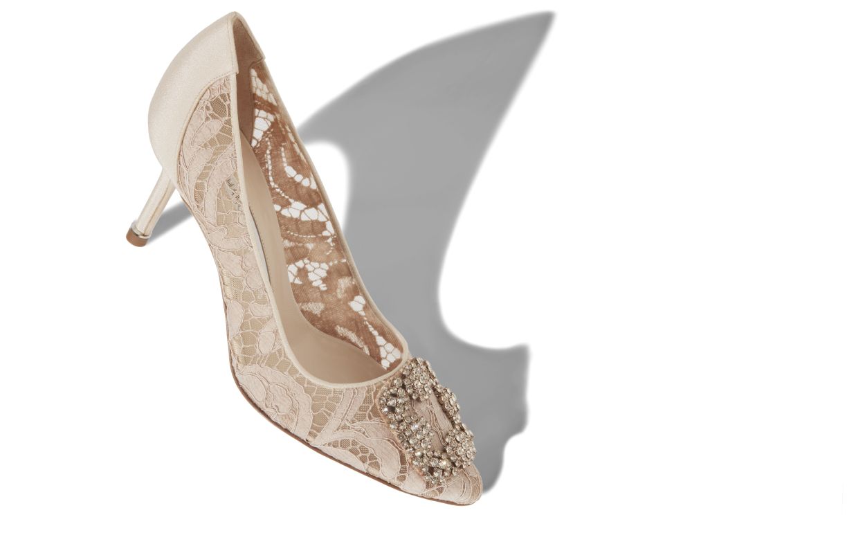 Escarpins à brides en dentelle beige avec boucle bijou