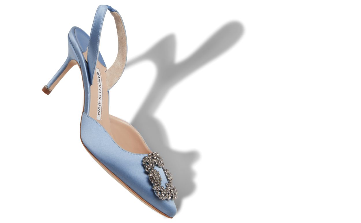Escarpins à brides élastiques en satin bleu clair avec boucle bijou