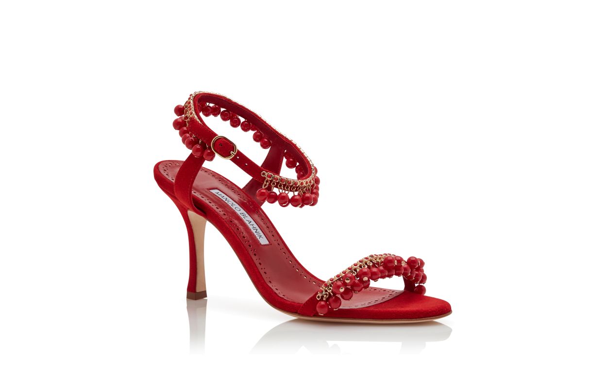 Sandales en daim rouge ornées de bijoux